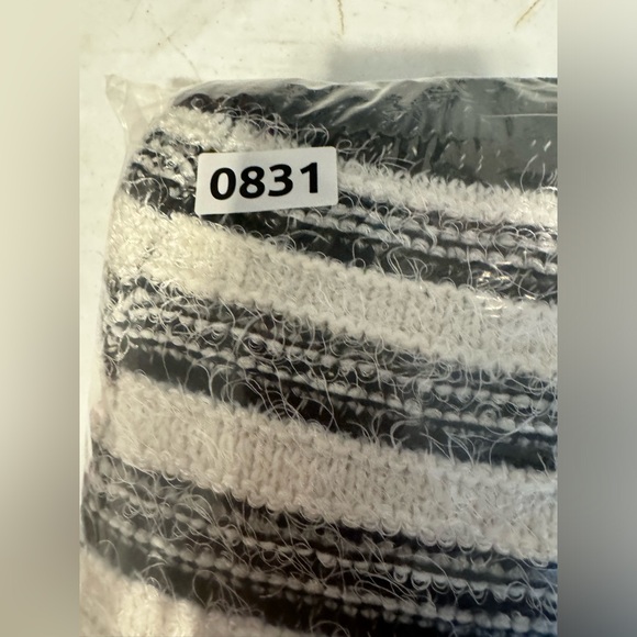 Calvin Klein Cardigan Women’s Black White Striped Fuzzy Eyelash Cropped Open - Picture 16 of 16